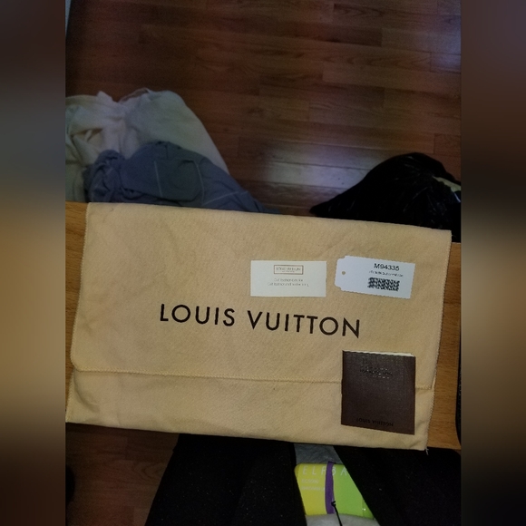 SOLD- Louis Vuitton Louise GM - Picture 13 of 15